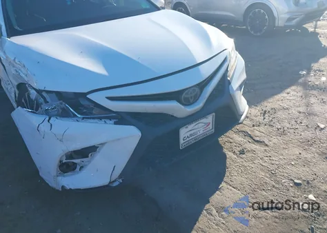 2019 Toyota Camry L/Le/Xle/Se/Xse z USA, uszkodzony, nr VIN 4T1B11HK8KU209074